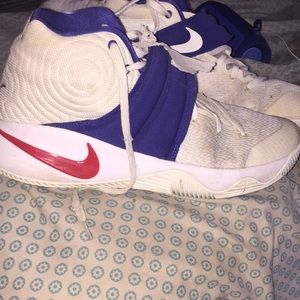 Basketball shoes